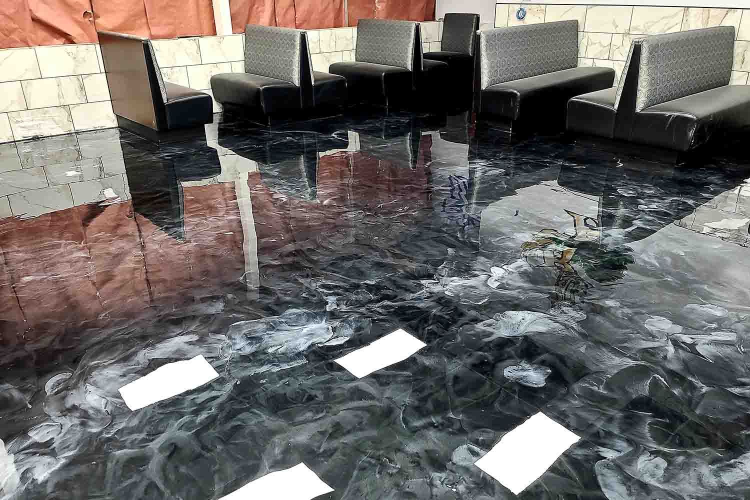 Floor with reflective epoxy coating 